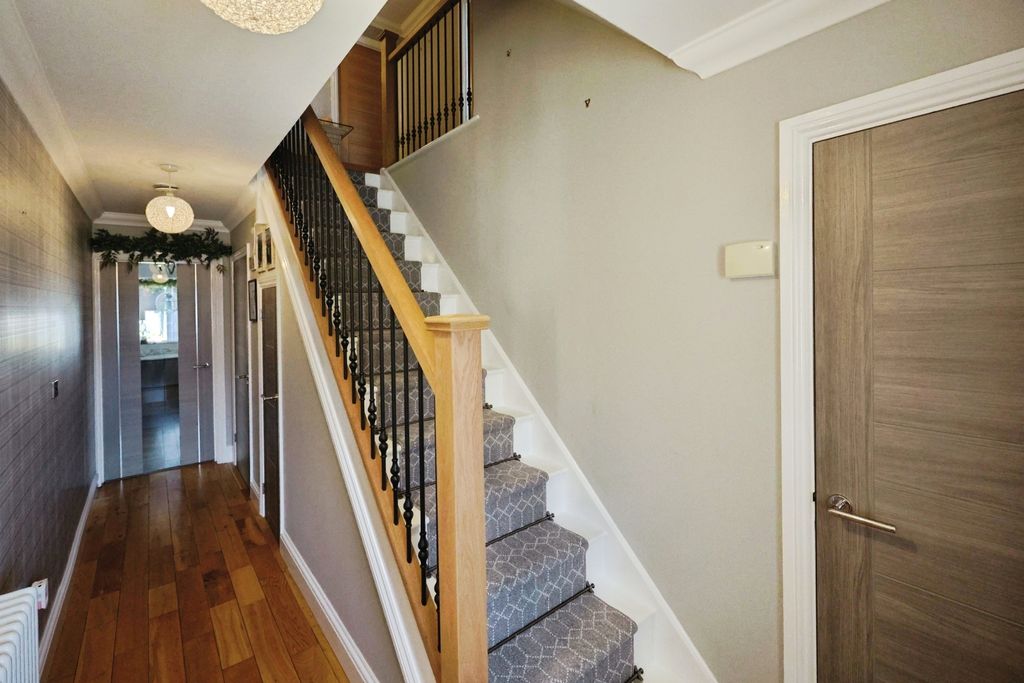 Property photo 2 of 28 Pbox-Img.Jpg