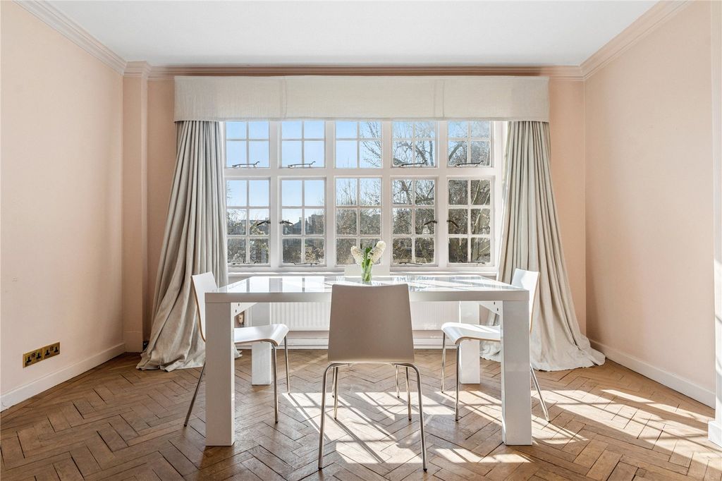 Property photo 3 of 16 Dining