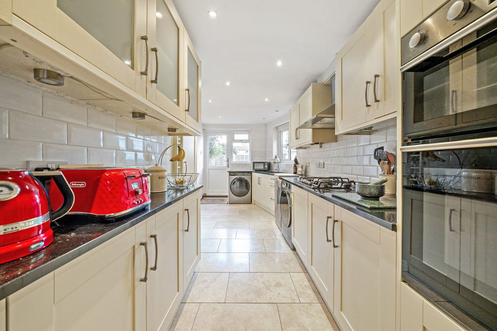 Property photo 3 of 14 Kitchen