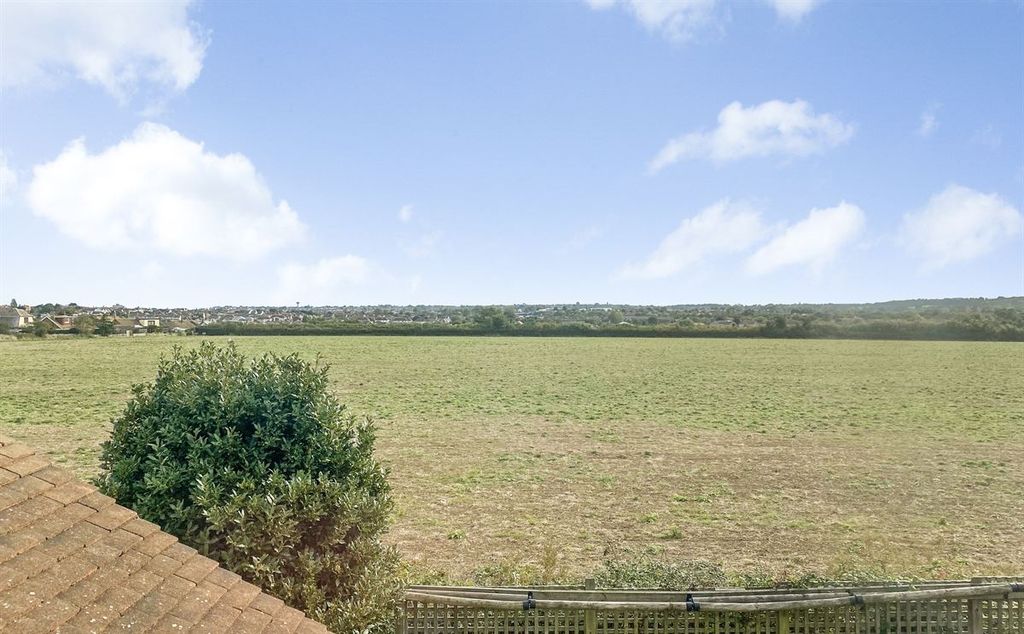 Property photo 3 of 32