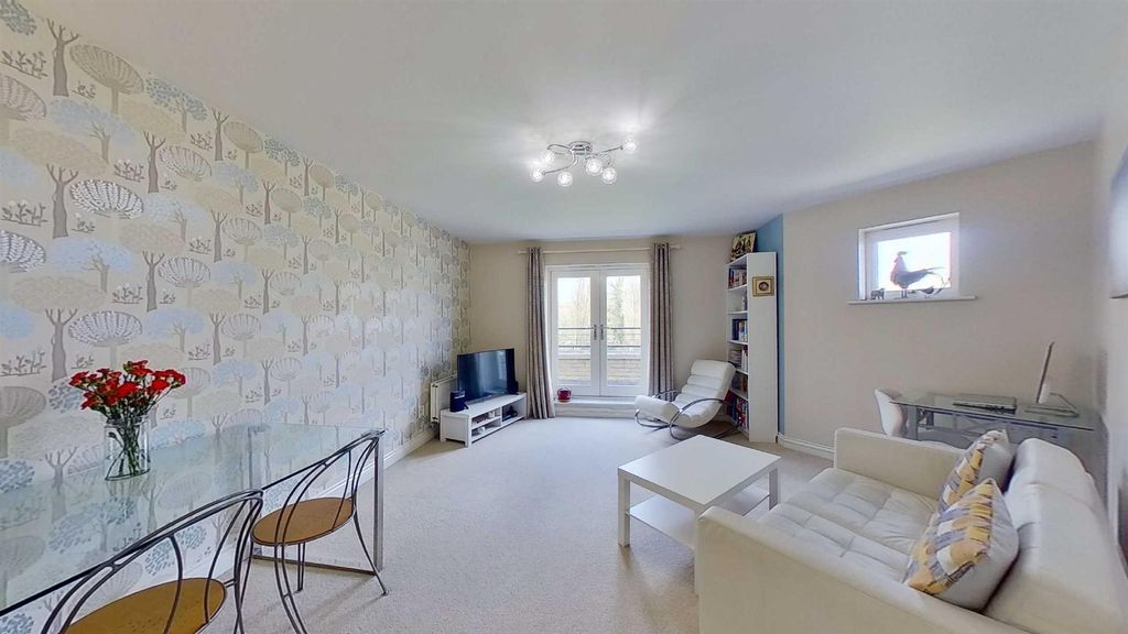 Property photo 3 of 17 Living Room