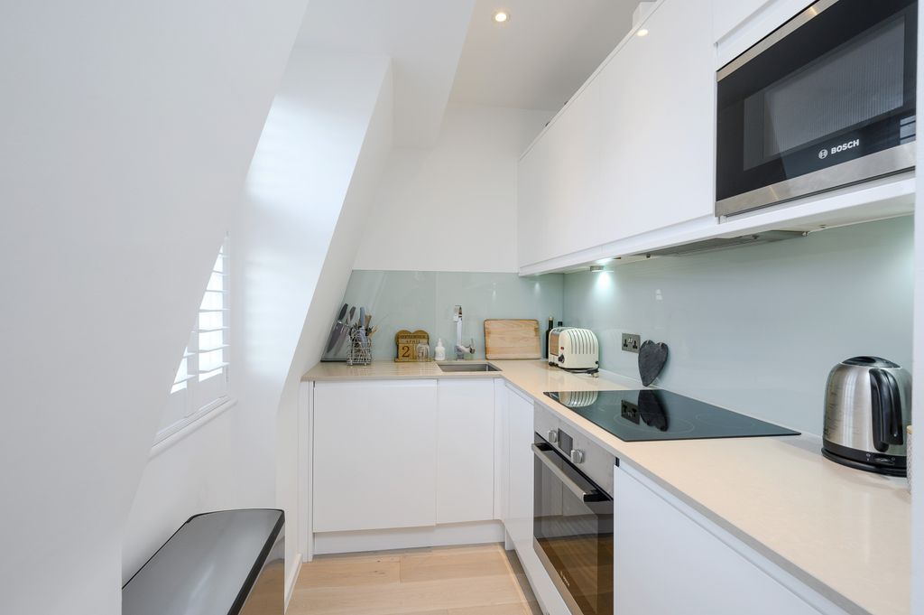 Property photo 2 of 9 8 Alt Grove-5 (10).J