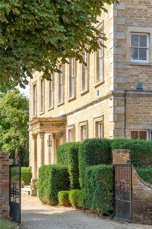 Property photo 3 of 18 Newington House