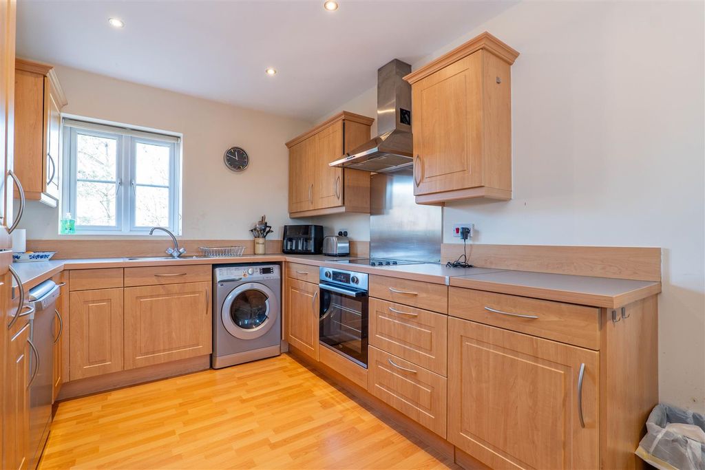 Property photo 3 of 16 Lounge/Kitchen