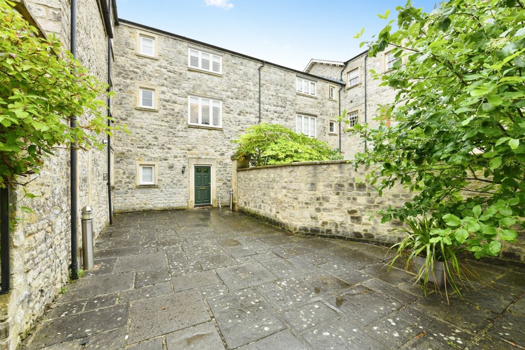 Property photo 1 of 22