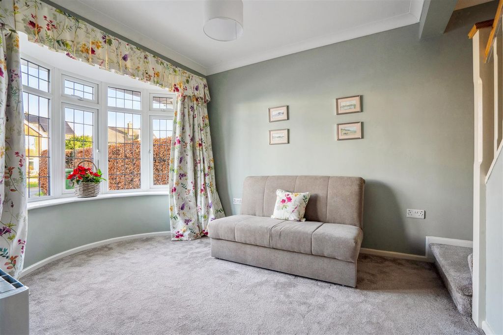 Additional image 13 of 3 bed detached bungalow for salePulens Crescent, Petersfield GU31