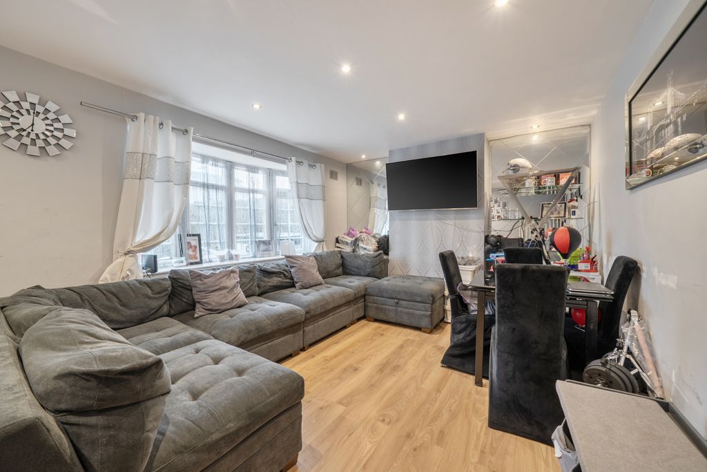 Property photo 3 of 15 Photo 3