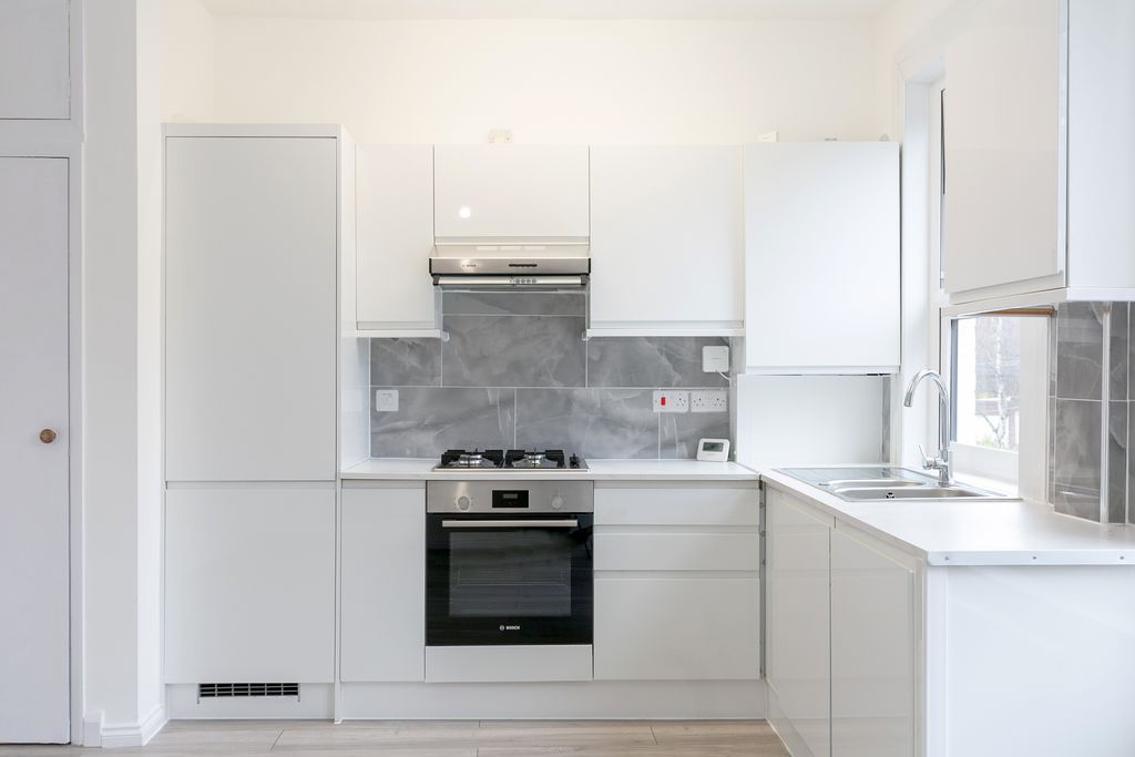 Property photo 3 of 10 Kitchen