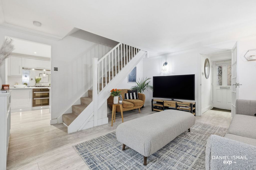 Property photo 2 of 25