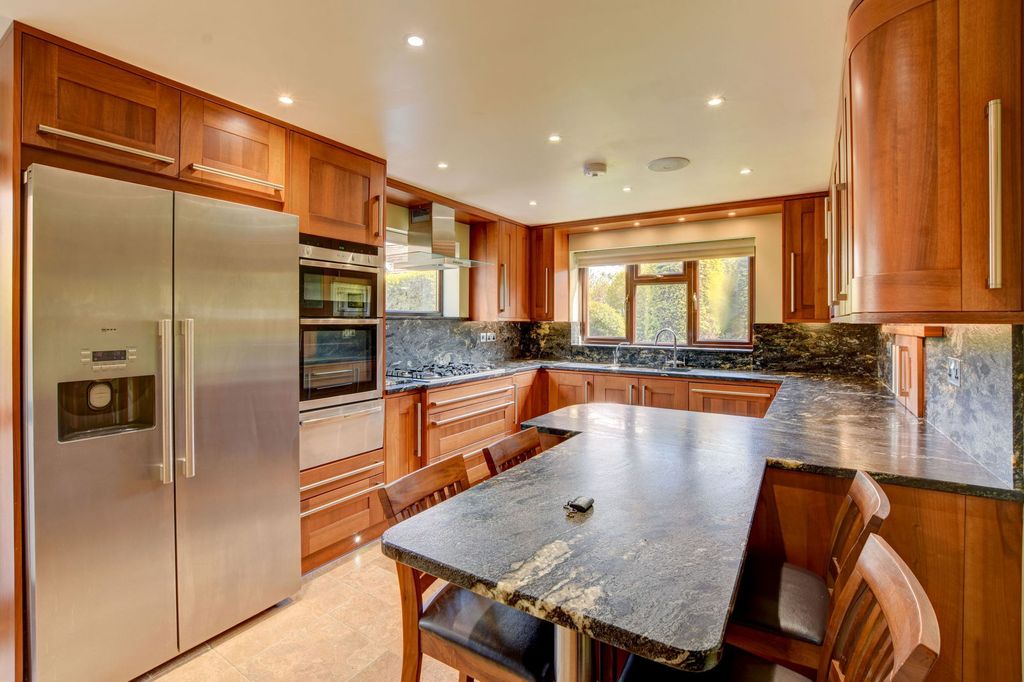 Property photo 2 of 16