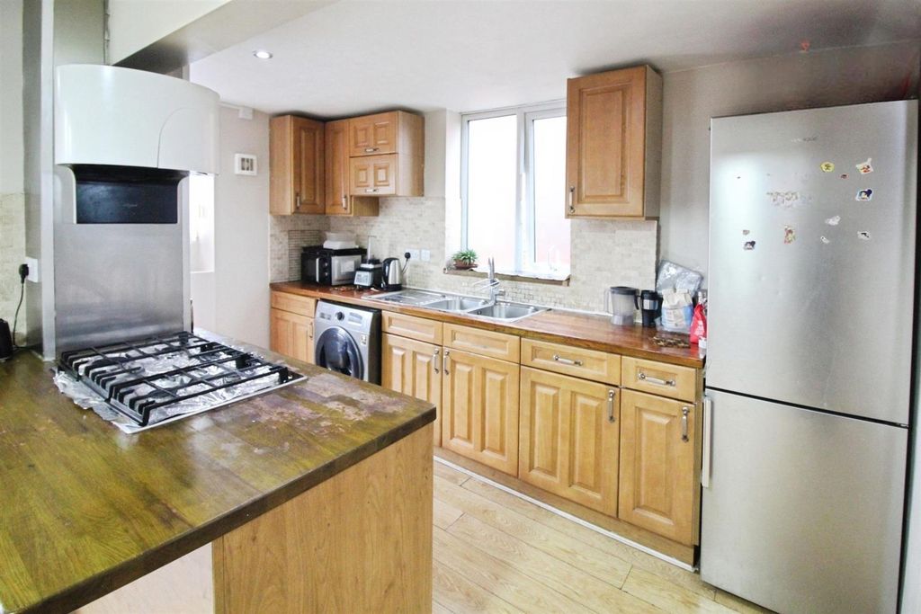 Property photo 2 of 15 Kitchen/Diner