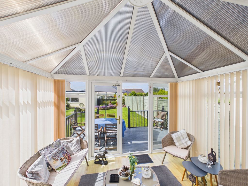 Property photo 3 of 18 Conservatory