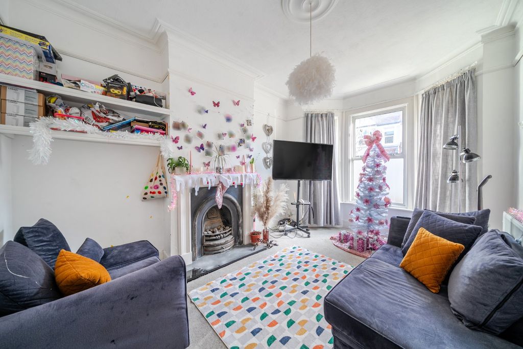 Property photo 2 of 9 Picture No. 14