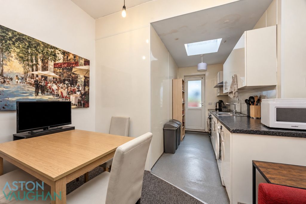 Property photo 3 of 11 4623402