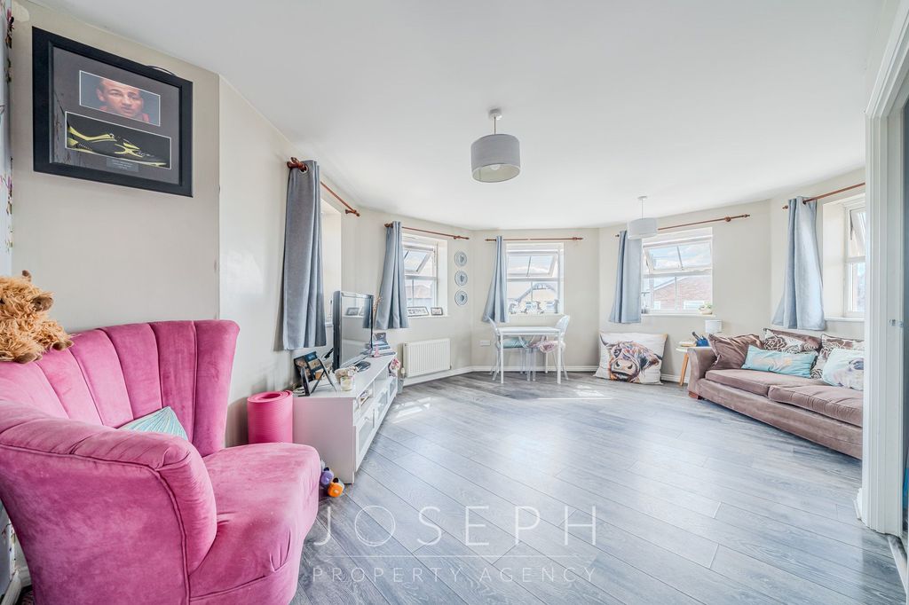 Property photo 2 of 12