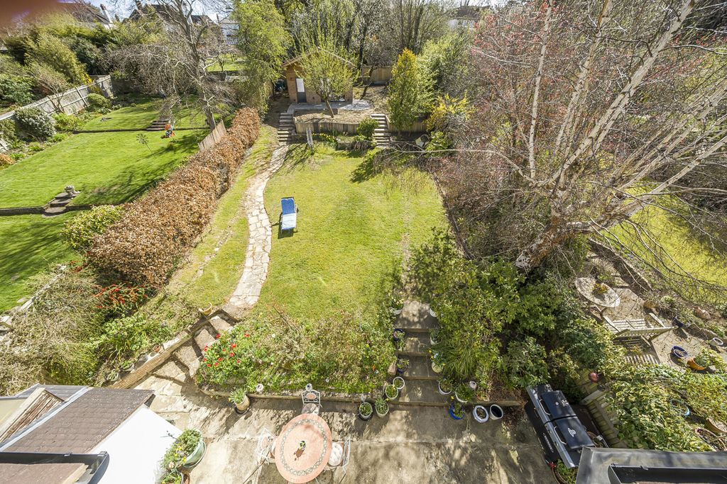 Property photo 3 of 34 Garden