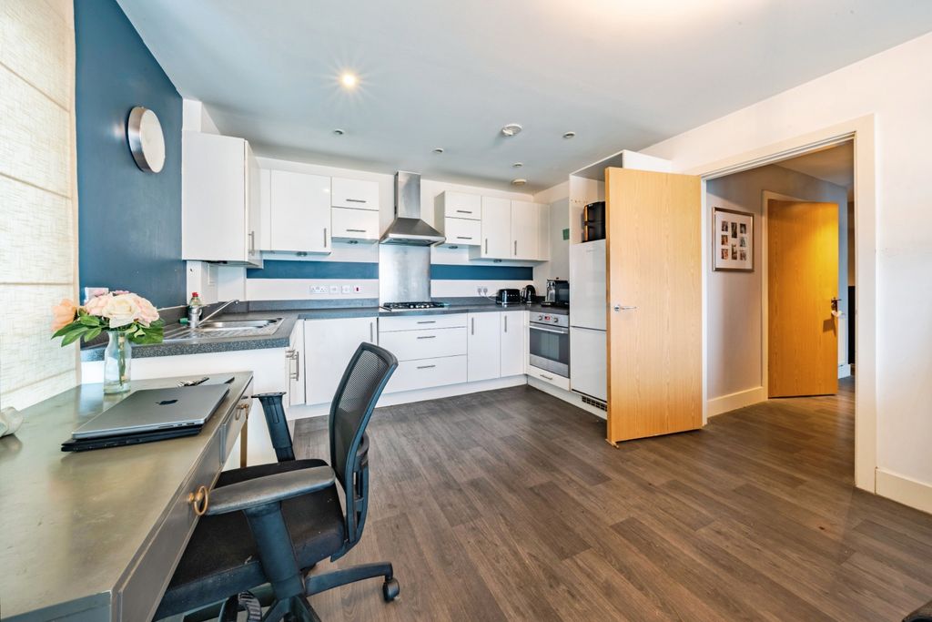 Property photo 3 of 11