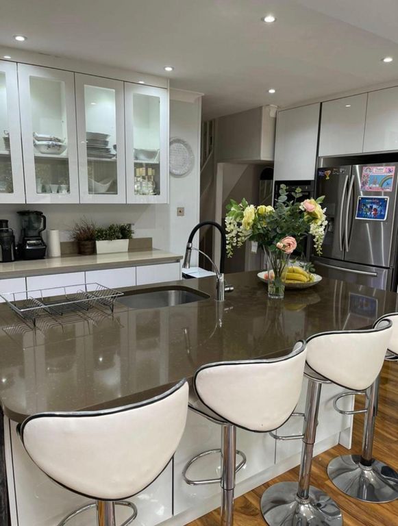 Property photo 1 of 30