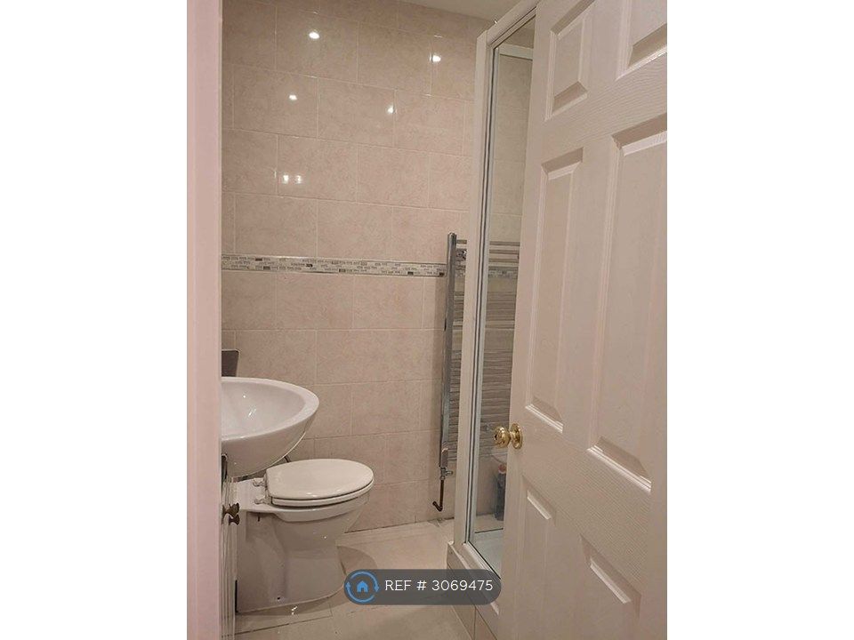 Property photo 3 of 6 Ensuite Shower Room