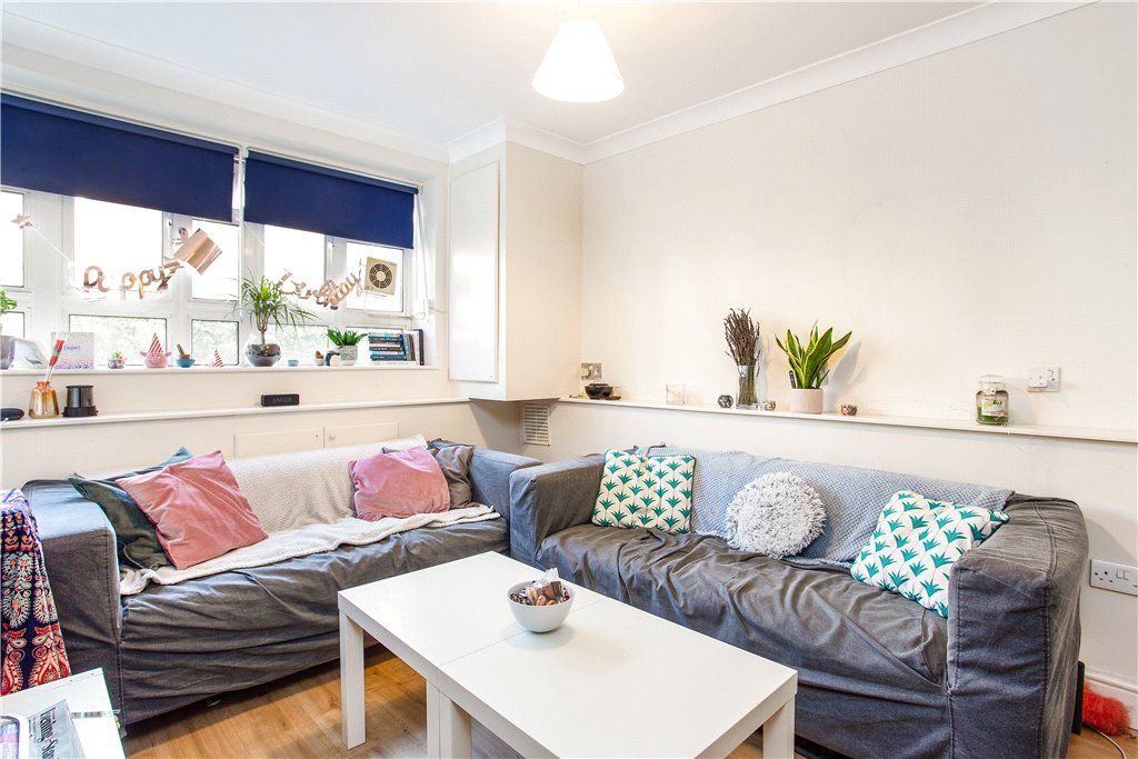 Property photo 2 of 12 Lounge