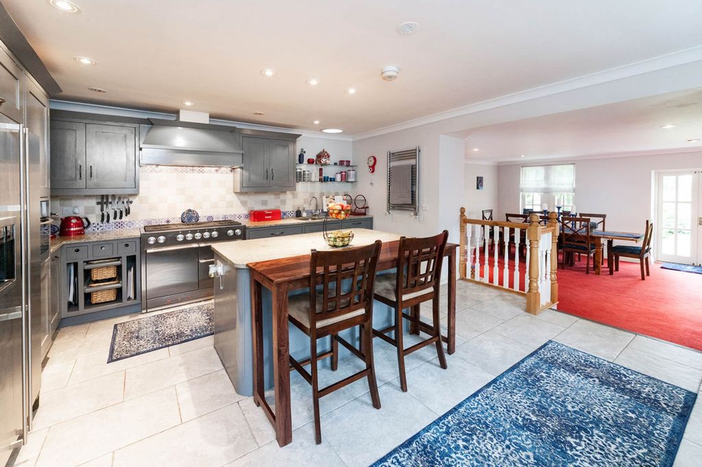 Property photo 3 of 20