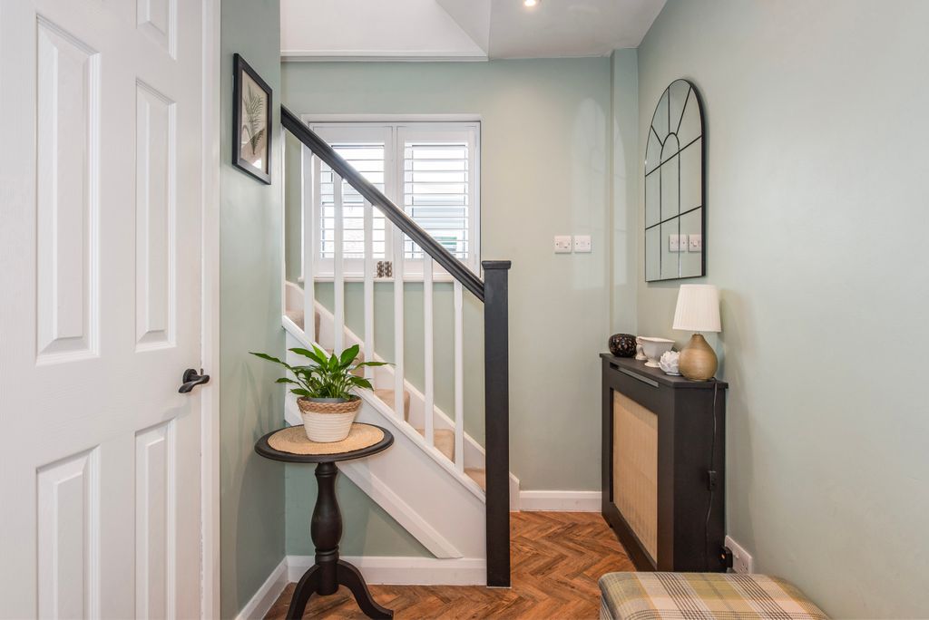 Property photo 2 of 24