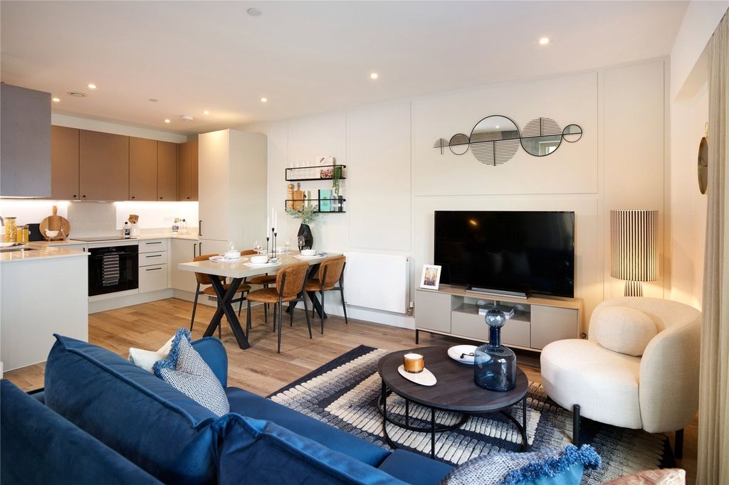 Property photo 3 of 8 Living/Dining