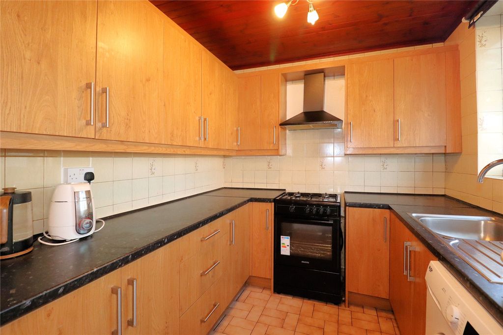 Property photo 2 of 14 Picture No. 32