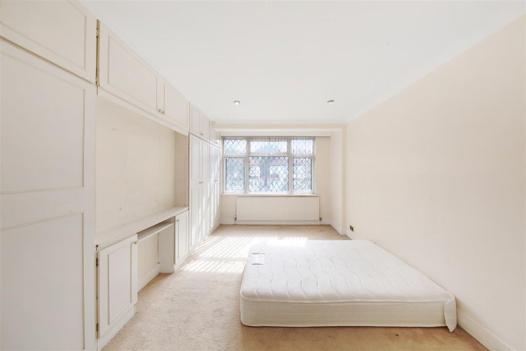 Property photo 3 of 9 98 Carlton Avenue West - Iecikdj39x8Ikxzqulsi.Jpg