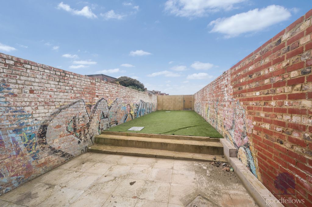 Property photo 3 of 11 Picture No. 28