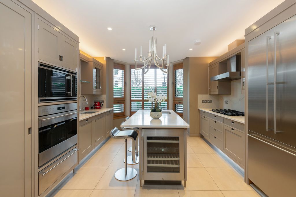 Vicarage Gate, London W8 photo 4