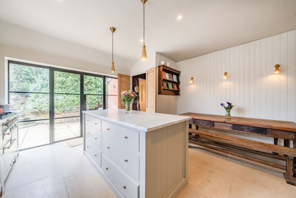 Property photo 2 of 23 1350440-15-68Caf6...