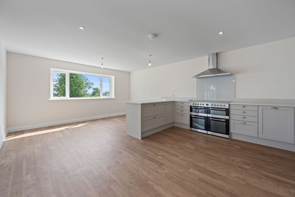 Property photo 2 of 48 Kitchen / Dining 1