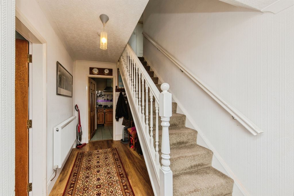 Property photo 3 of 25