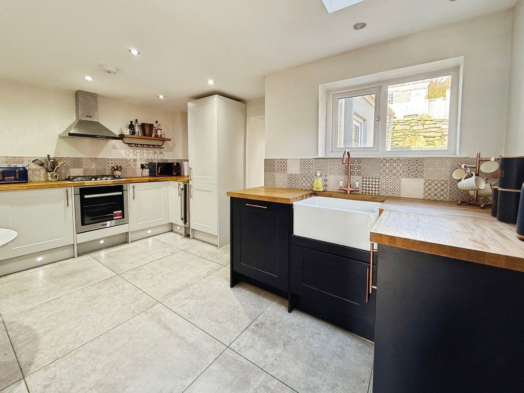 Property photo 2 of 27