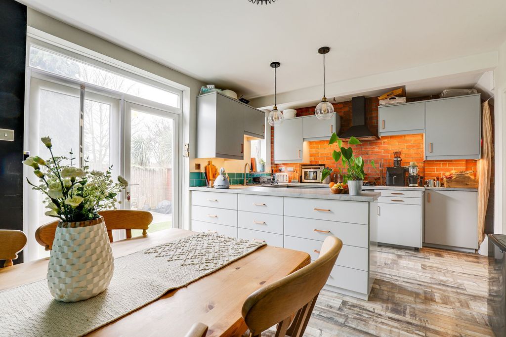 Property photo 3 of 22