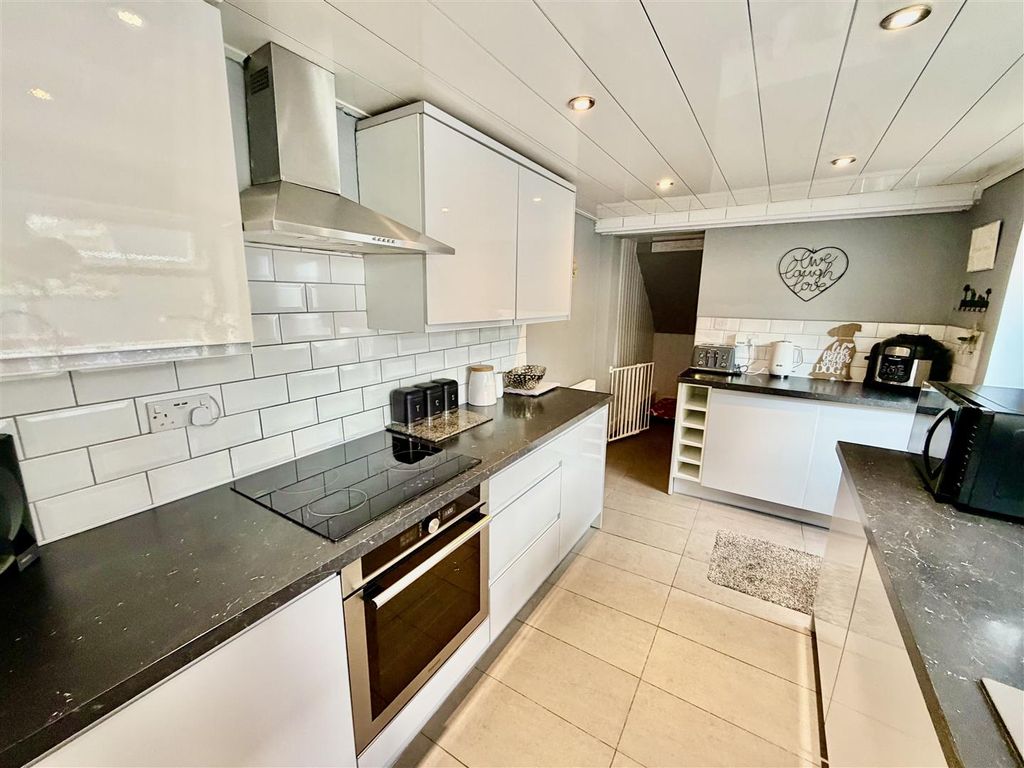 Property photo 2 of 15 Kitchen