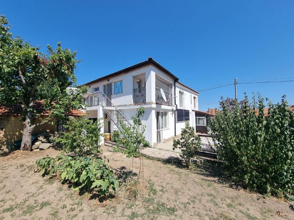 Property photo 1 of 40