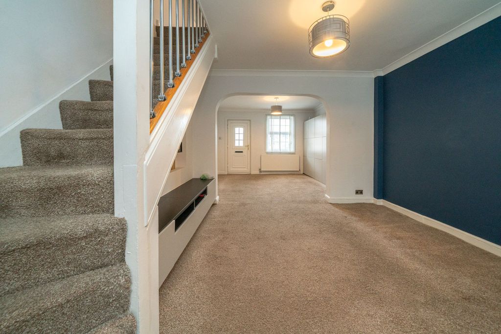 Property photo 2 of 21
