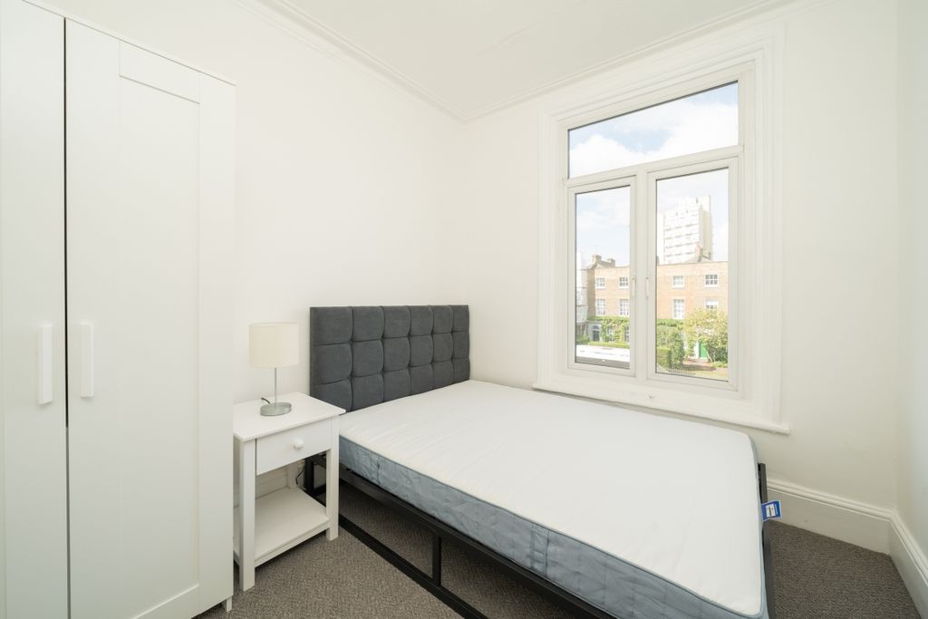 Property photo 2 of 15 South Lambeth Roa...