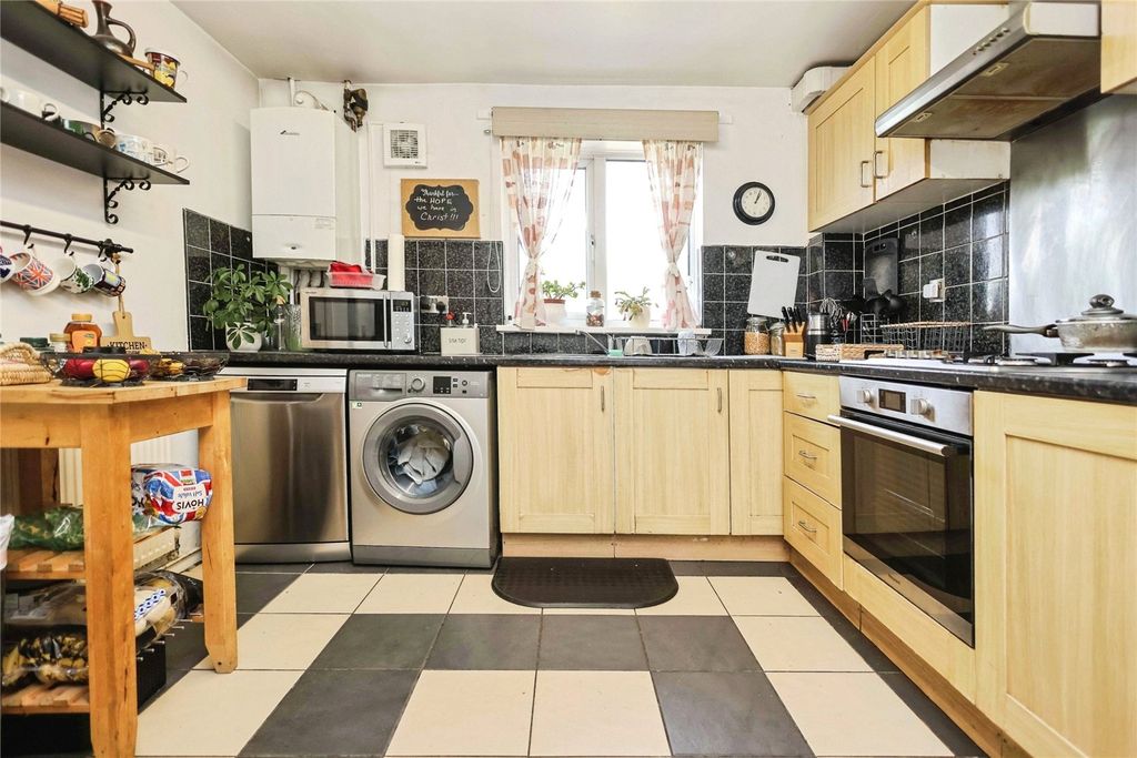 Property photo 3 of 17 Picture No. 11