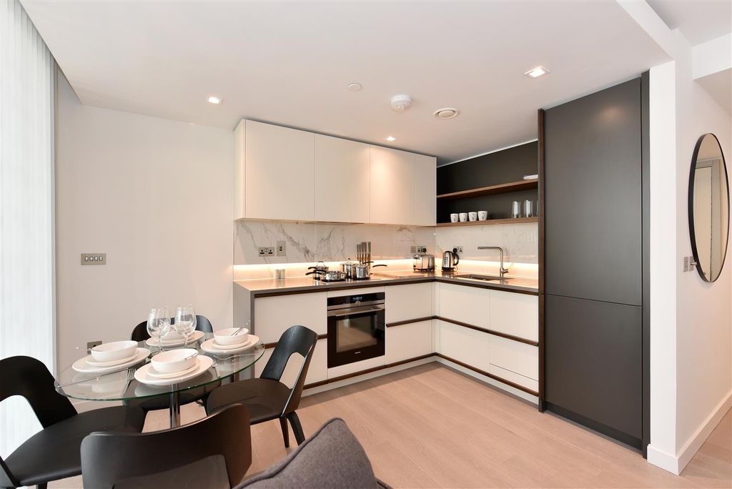 Property photo 2 of 15 804 Westmark Tower, (9).Jpg