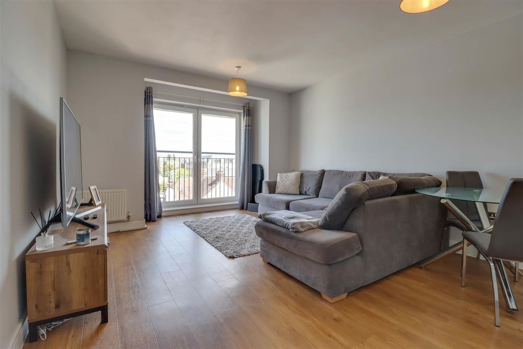 Property photo 2 of 9 Flat 28 Riverview-5.Jpg