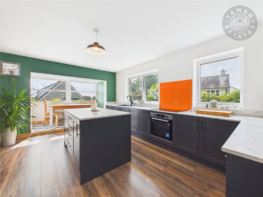Property photo 2 of 18 Kitchen/Dining Room