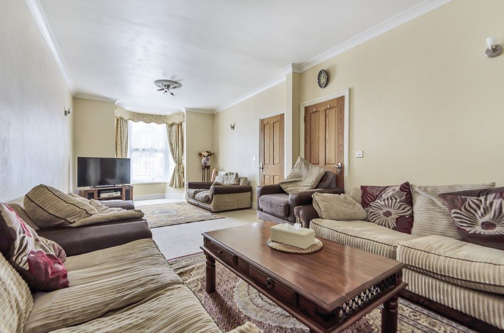 Property photo 2 of 12 Picture No. 16