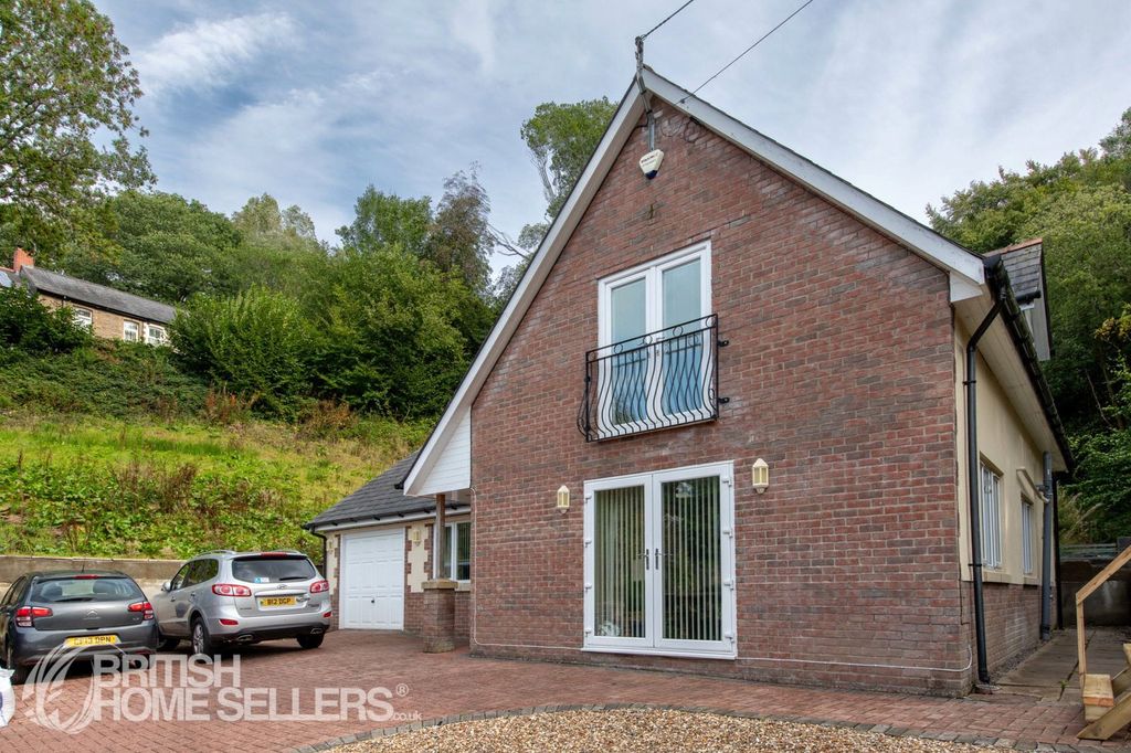 Property photo 1 of 38 Picture No. 15