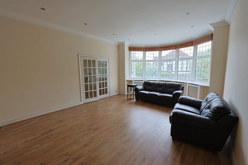 Property photo 2 of 22