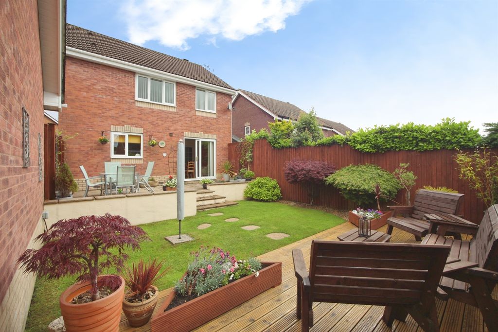 Property photo 2 of 28