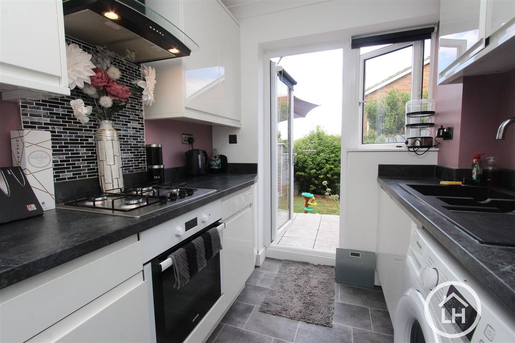 Property photo 1 of 11 Kitchen