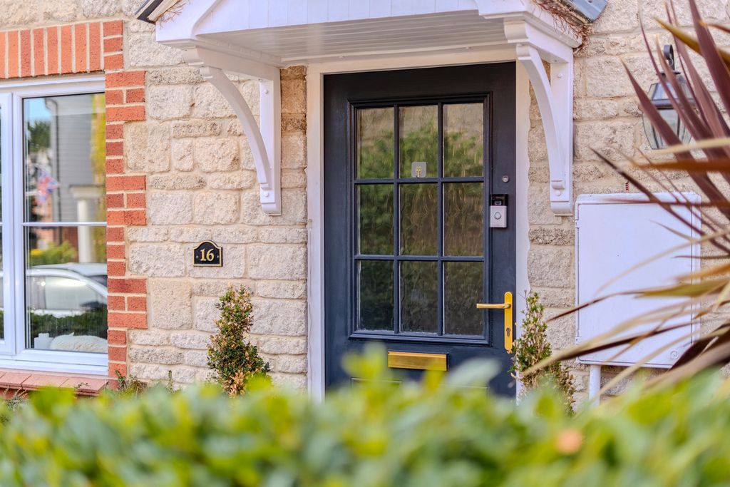 Property photo 2 of 37